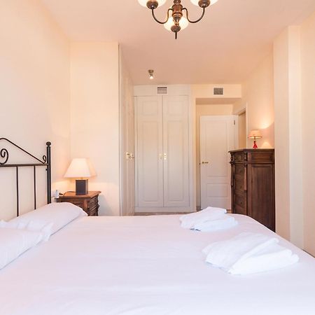 2233-Lovely 2 Bedrooms On The Beach, Pool And Port Manilva Bagian luar foto