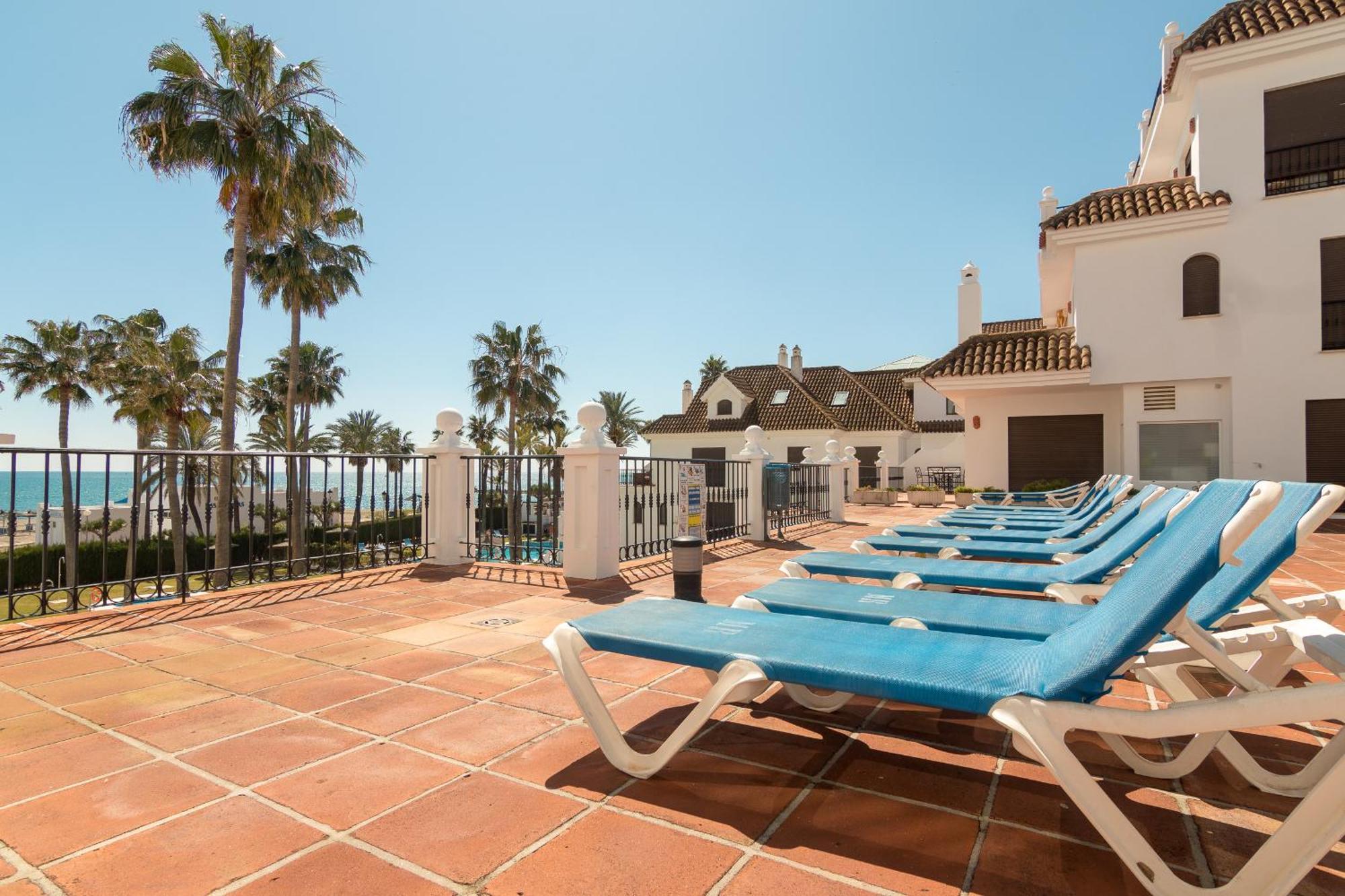 2233-Lovely 2 Bedrooms On The Beach, Pool And Port Manilva Bagian luar foto